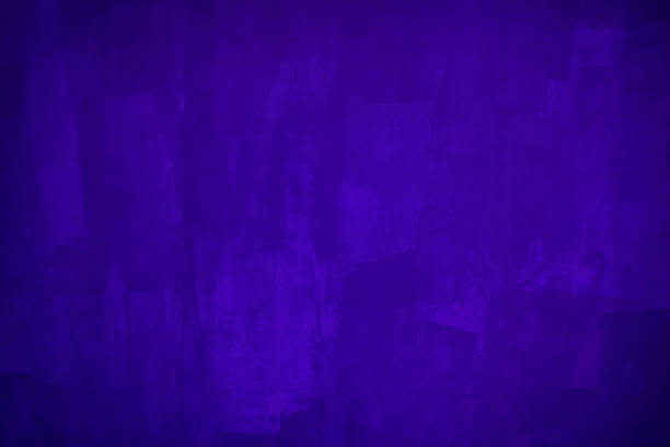 vieux fond de texture violet grungy. texture d’arrière-plan abstraite pour halloween - ridé surface solide photos et images de collection