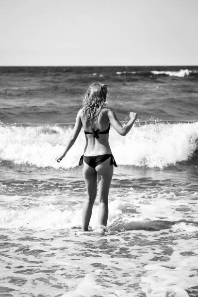 istock girl at sea 1413593057
