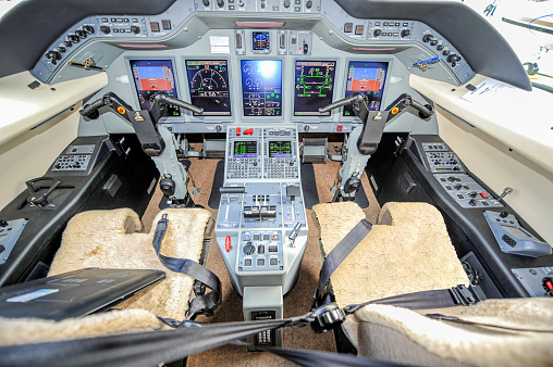 Aircraft cockpit and instrument panel