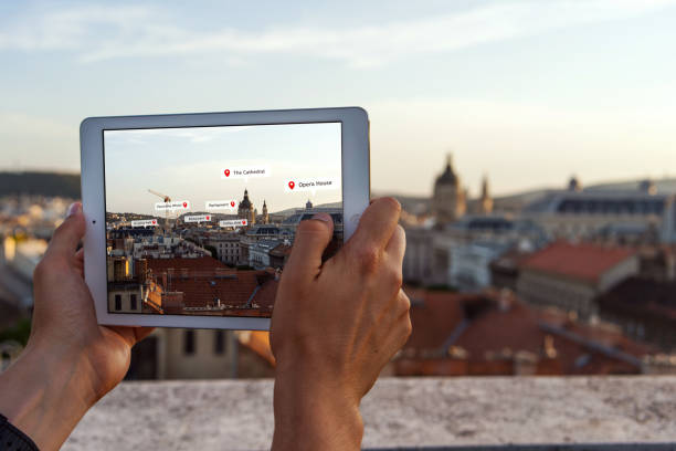 augmented reality reiseführer app - hungary budapest map cartography stock-fotos und bilder