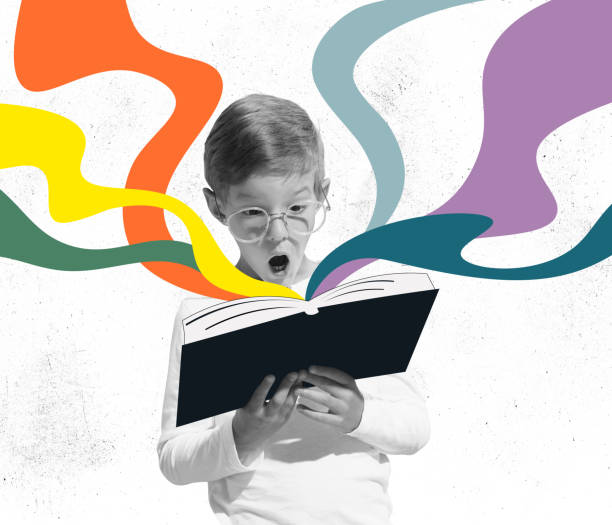 충격적인 표정으로 책을 읽는 놀란 어린 소년, 다채로운 배경에 고립 된 이야기. 교육의 개념, 어린 시절, 상상력 - humor book fun human age 뉴스 사진 이미지
