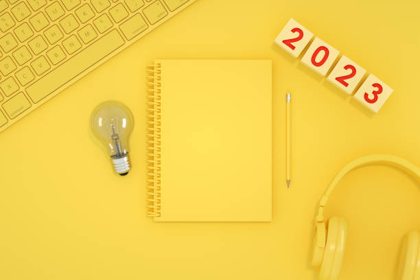 2023 nuovo anno pagina bianca taccuino sfondo giallo - three dimensional pencil note pad page foto e immagini stock