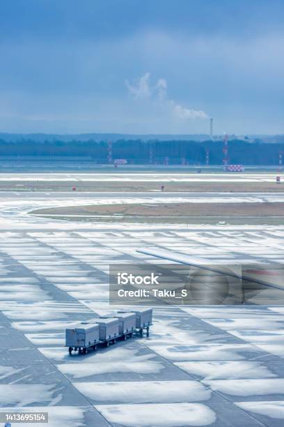 Air Cargo Container In Airport Stock Photo - Download Image Now - Freight Transportation, Pallet - Industrial Equipment, Air Vehicle