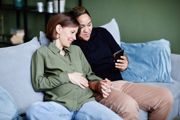 para gejów spodziewająca się dziecka - human pregnancy telephone ultrasound family zdjęcia i obrazy z banku zdjęć