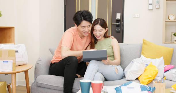 istock couple online shopping 1413754480
