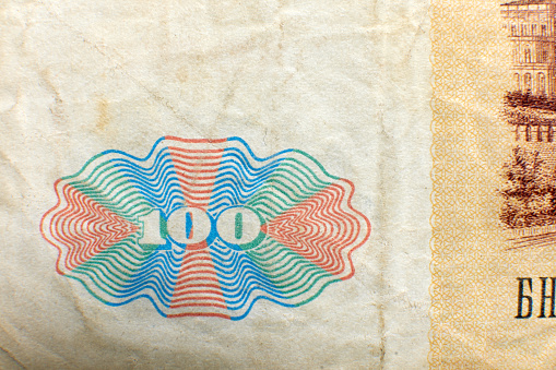 Pattern Design on Currency