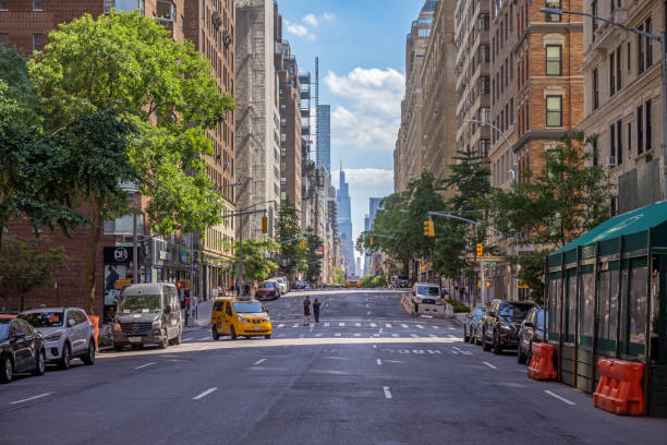 ver madison avenue - cityscape new york city manhattan low angle view fotografías e imágenes de stock