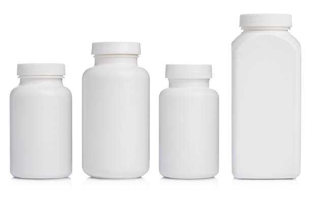 botellas de plástico en blanco con suplementos o medicamentos aislados sobre blanco - pill bottle fotos fotografías e imágenes de stock