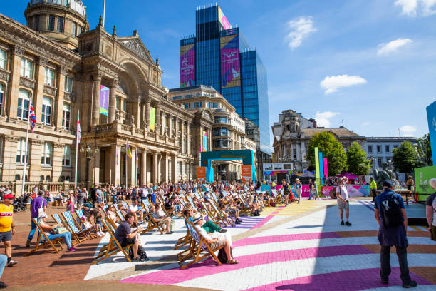 local do festival victoria square durante os jogos da commonwealth de 2022 em birmingham - birmingham town hall uk city - fotografias e filmes do acervo