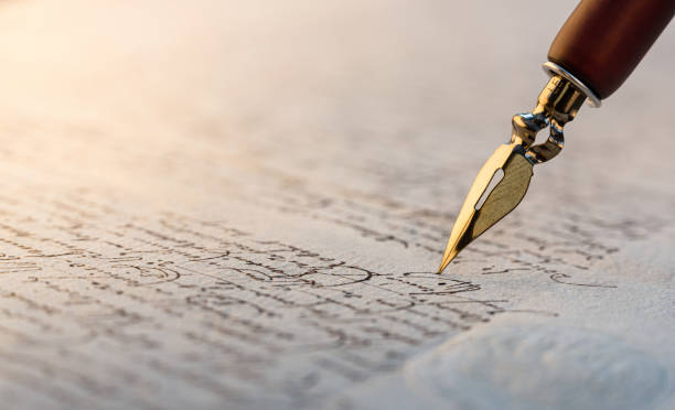 caneta-tinteiro em uma carta antiga escrita à mão. caneta nib vintage e escrita à mão inglês estilo cursivo placa de cobre, spencerian. histórico antigo. estilo retrô. - history business book writing - fotografias e filmes do acervo