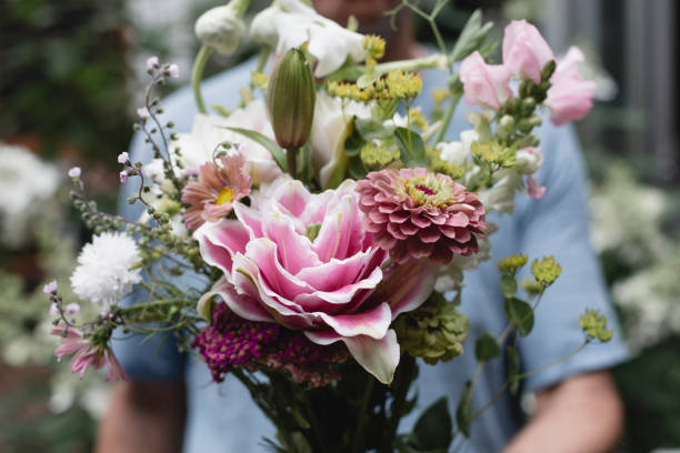 istock A man holding a bouquet 1413855025