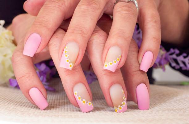 Daisy Flower Nail Art Design