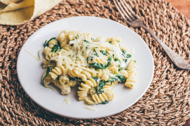 Creamy Pasta with Spinach Creamy Pasta with Spinach and Thyme spinach pasta stock pictures, royalty-free photos & images