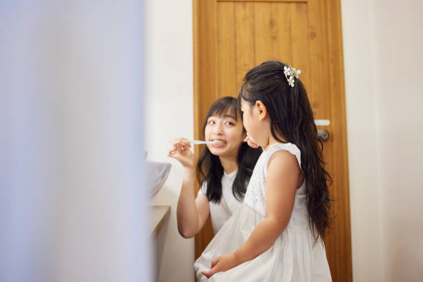 istock young mom and 3 year old daughter 1414020375