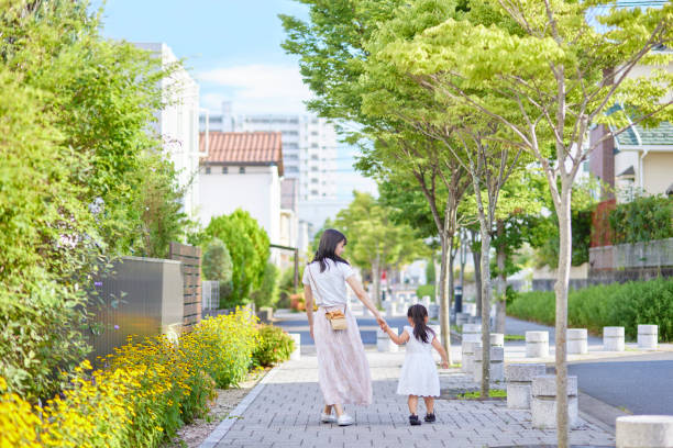 young mom and 3 year old daughter