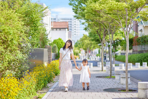 istock young mom and 3 year old daughter 1414021196