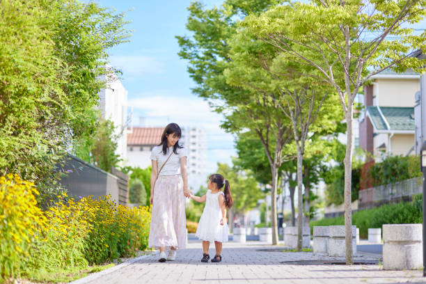 istock young mom and 3 year old daughter 1414021198