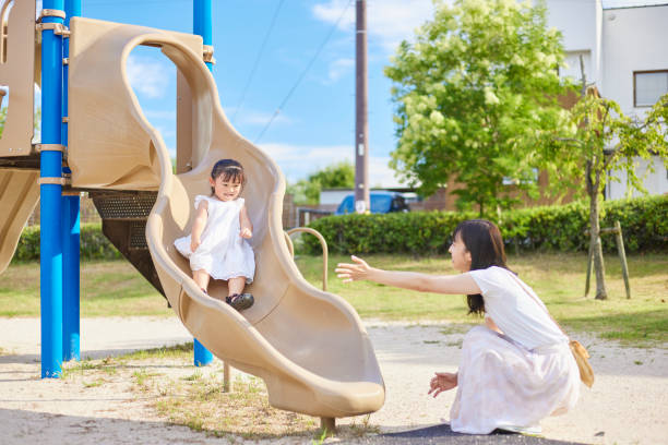 istock young mom and 3 year old daughter 1414021395