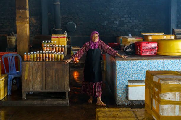 Cambodia. Kep Kep. Cambodia. November, 18, 2019. Krong Kep Province. A woman seller at the crab market kep stock pictures, royalty-free photos & images