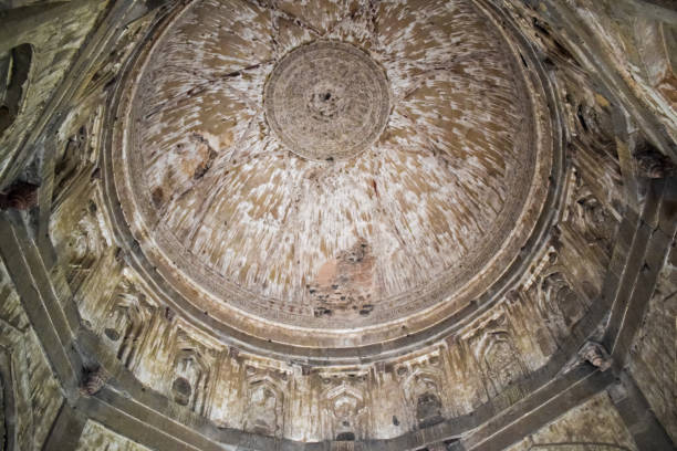 Mughal Architecture inside Lodhi Gardens, Delhi, India, Beautiful Architecture Inside the The Three-domed mosque in Lodhi Garden is said to be the Friday mosque for Friday prayer, Lodhi Garden Tomb arquitectura mogol dentro de los jardines de lodhi, delhi, india, hermosa arquitectura dentro de la mezquita de tres cúpulas en el jardín de lodhi se dice que es la mezquita del viernes para la oración del viernes, tumba del jardín de lodhi