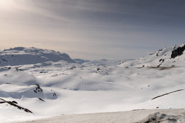 haukelifjell, wysokie góry w południowej części parku narodowego hardangervidda między vinje i røldal w południowej norwegii, skandynawia, europa - telemark skiing zdjęcia i obrazy z banku zdjęć