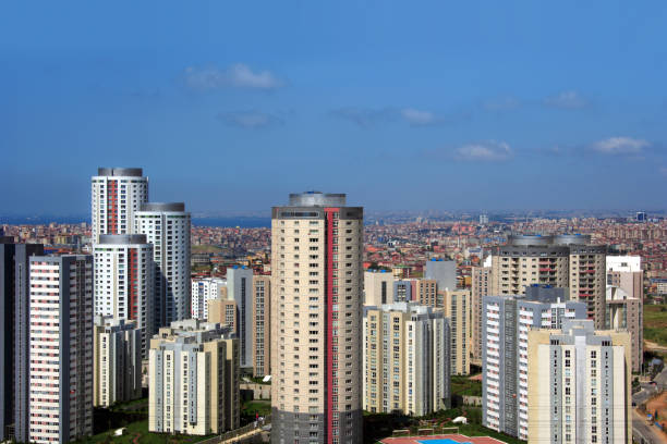 prédios de apartamentos residenciais em uma fileira - urban scene aerial view building feature clear sky - fotografias e filmes do acervo
