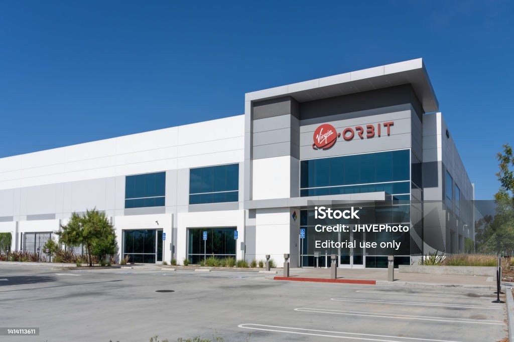 Virgin Orbit headquarters in Long Beach, California, USA. - 免版稅維珍集團圖庫照片
