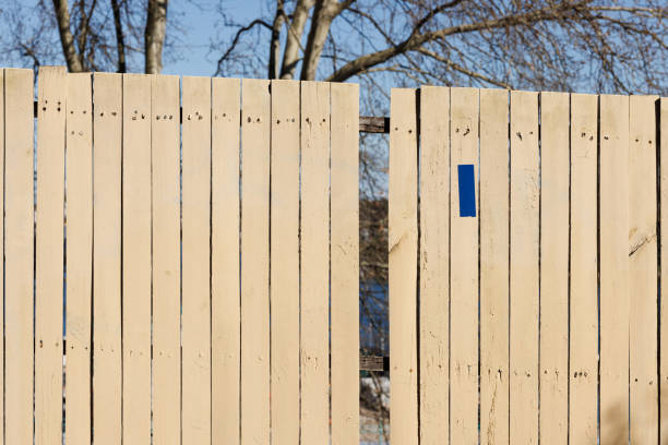 istock Old wooden fence with part missing 1414185019
