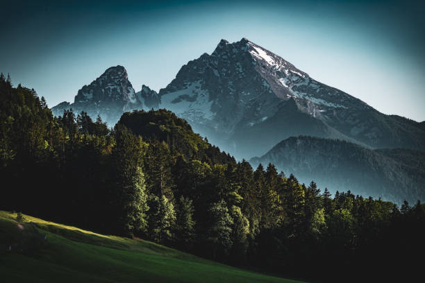 watzmann im berchtesgadener land - berchtesgaden stock-fotos und bilder