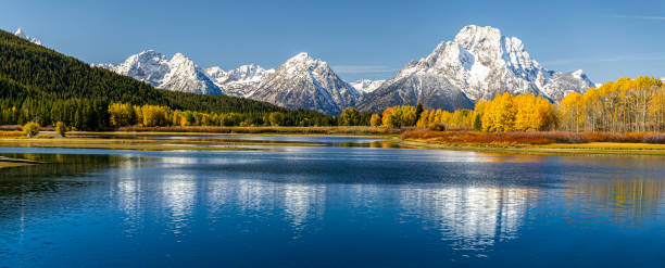 vista panorâmica do monte moran da curva oxbow de grand teton. - nature reflection grand teton teton range - fotografias e filmes do acervo