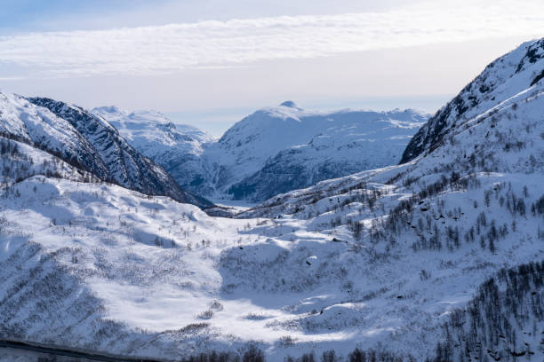 haukelifjell, high mountains in the southern part of hardangervidda national park between vinje and røldal in southern norway, scandianavia, europe - telemark skiing fotos imagens e fotografias de stock