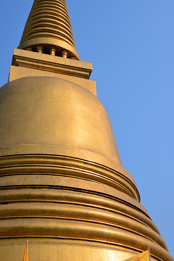 Bangkok, Thailand: golden stupa at Wat Bowonniwet Vihara, Thammayut Nikaya order of Thai Theravada Buddhism - known for Buddha's footprint, tomb of  two former kings of Chakri Dynasty; King Vajiravudh (Rama VI) and King Bhumibol Adulyadej (Rama IX) - Phra Nakhon district.