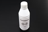 formaldehyd-in-der-flasche-chemikalie-im-labor.jpg?b=1&s=170x170&k=20&c=kKkgorVclefKmhV0w90GXnJcL_vuyB_goALwgW0piTM=