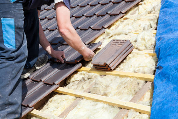 istock a roofer laying tile on the roof 1414430575