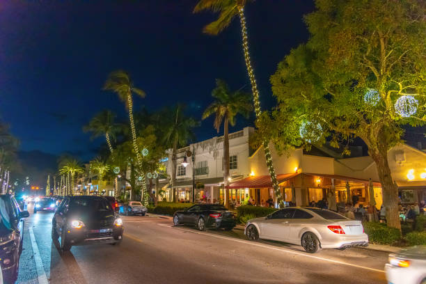 istock Traffic in downtown Naples at night 1414467426