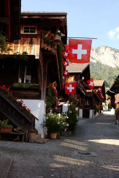 бриенц - brienz bernese oberland village lake стоковые фото и изображения