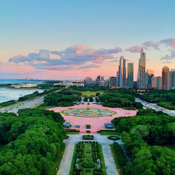 buckingham fountain - chicago - grant park stok fotoğraflar ve resimler