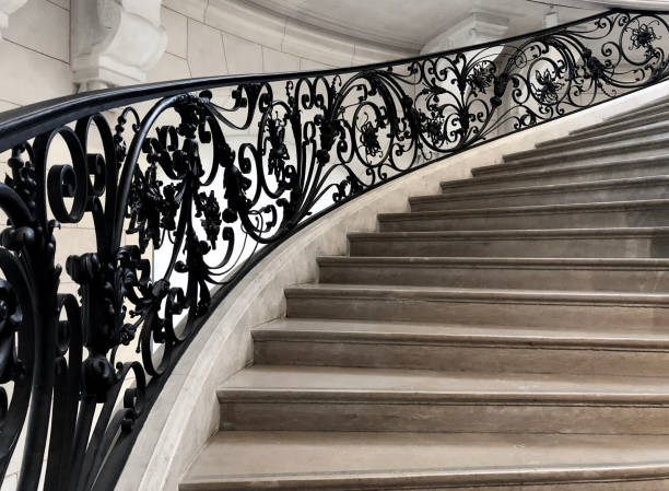 escalier art nouveau - old ancient architecture apartment photos et images de collection