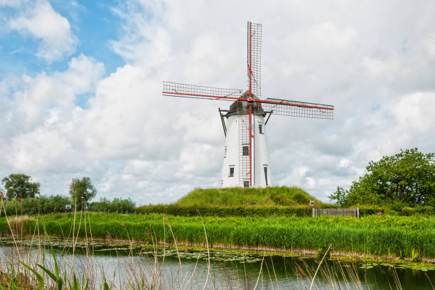 damme mill en bélgica - belgium bruges windmill europe fotografías e imágenes de stock