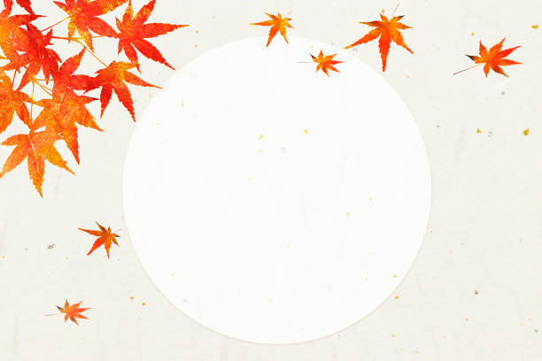 округлые акценты создают образ совершенства. ретро фон из осенних листьев и японской бумаги. дизайн для празднования долголетия и свадебны - tanka стоковые фото и изображения