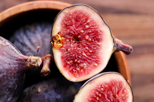 Bowl of figs cut in half