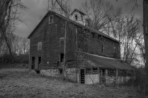 istock Abandoned Barn in Black and White 1414694897