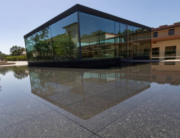 Reflection at the Claremont Colleges Claremont, CA - August 13 2022: Academic building at Claremont McKenna College reflected in a pool of water claremont california photos stock pictures, royalty-free photos & images