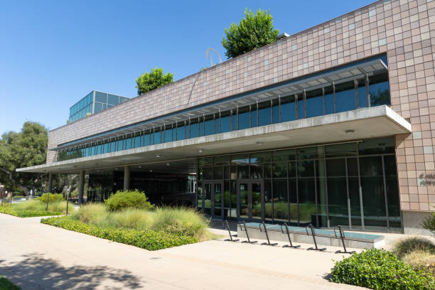 Academic building at Claremont Colleges Claremont, CA - August 13 2022: Academic building on the campus of Harvey Mudd College claremont california photos stock pictures, royalty-free photos & images