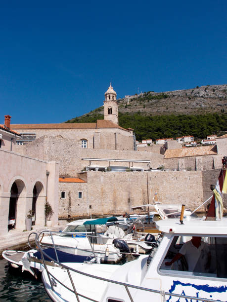 widok na port starego miasta - ship fort castle stone wall zdjęcia i obrazy z banku zdjęć