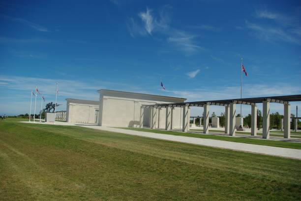 memorial da normandia britânica perto da vila de ver-sur-mer na normandia, frança - iwo jima - fotografias e filmes do acervo