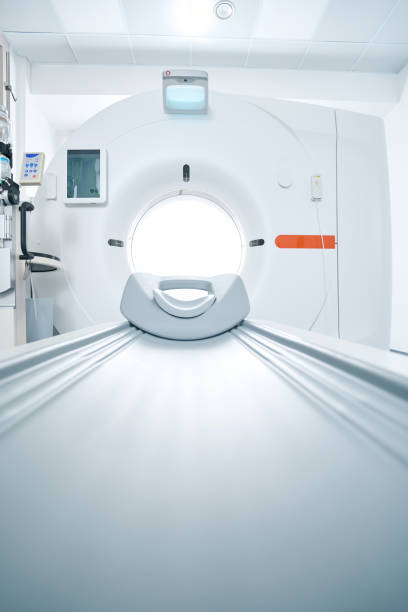 診療所におけるコンピュータ磁気共鳴診断用カメラ - medical equipment mri scanner mri scan hospital ストックフォトと画像