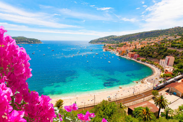 villefranche sur mer, riviera francesa, frança - city of nice france beach panoramic - fotografias e filmes do acervo