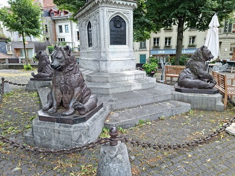 Bern with the Erlach-Monument. The fugures where designed by Joseph Simon Volmar  and  Urs Bargetzi. Opened on 12. Mai 1849. The image was captured during summer season.