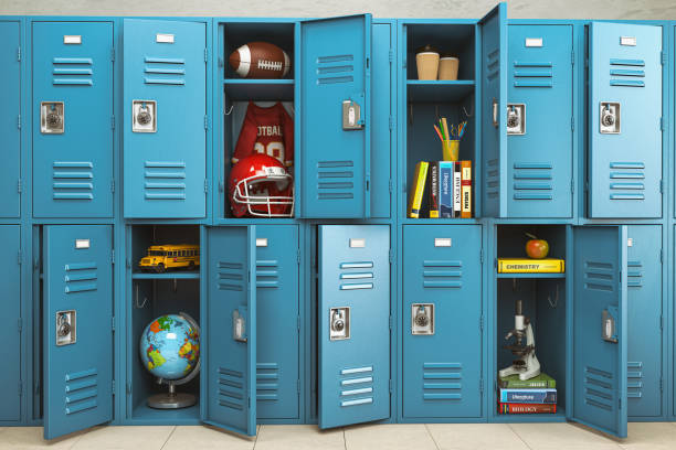 taquillas escolares con artículos, equipos y accesorios para la educación. vuelta al cole. - locker room fotografías e imágenes de stock